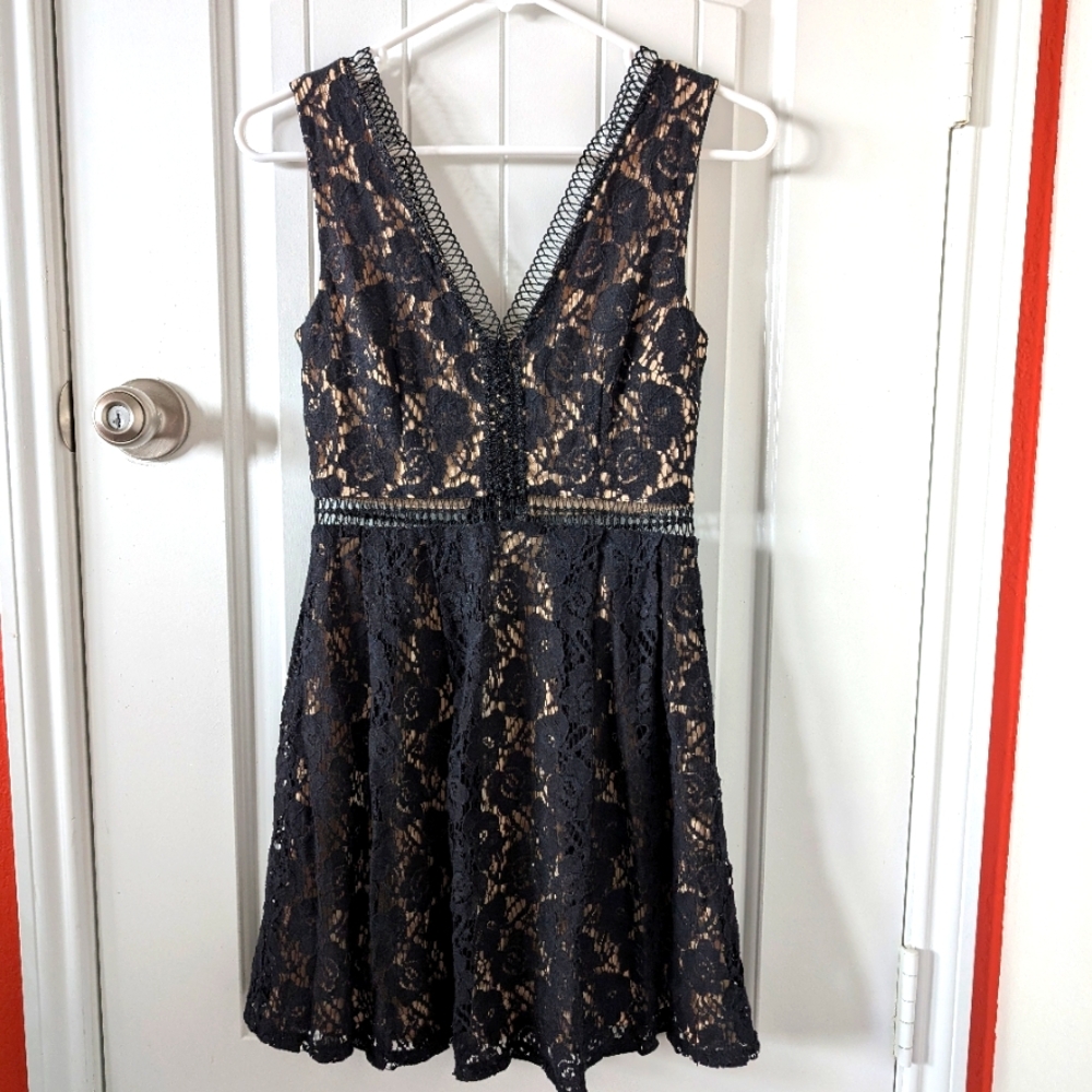 Francesca's Collections Garner Black Lace V-Neck Dress XS